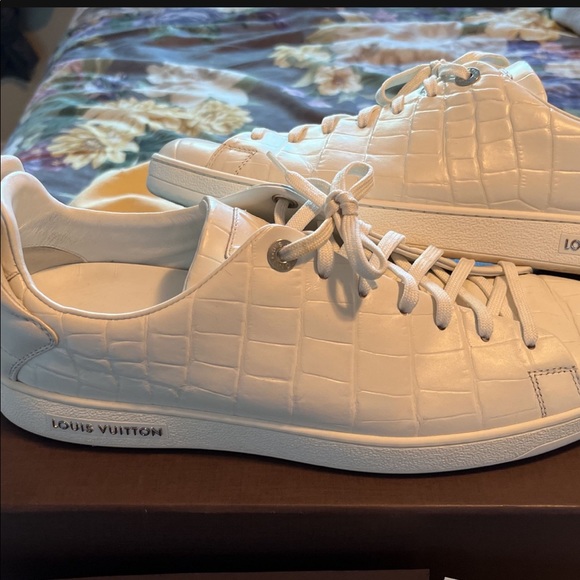 Louis Vuitton sneaks - Picture 2 of 6